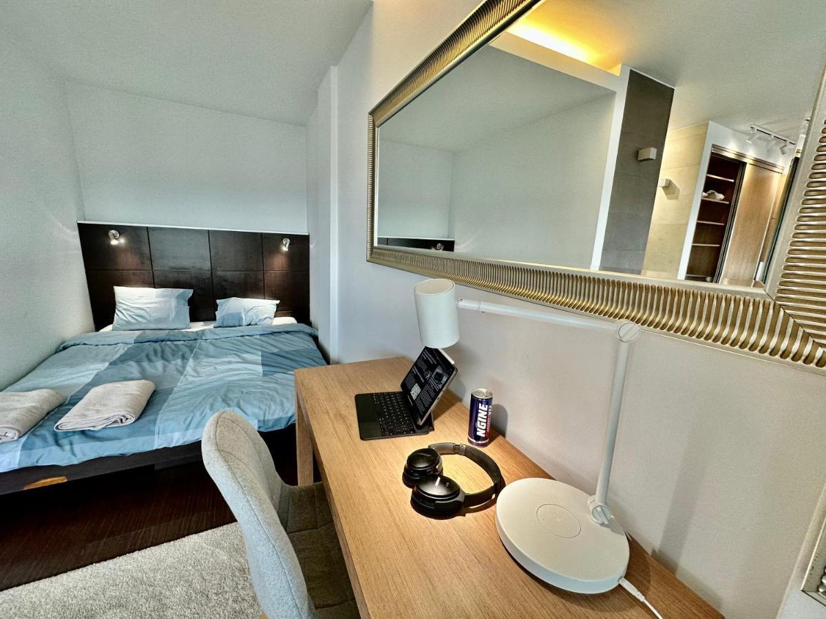 Top Metro X2 Fast Wifi 400 Mbs 70'Tv Netflix Hbo Max Appletv+ Disney+ Warszawa Exteriör bild